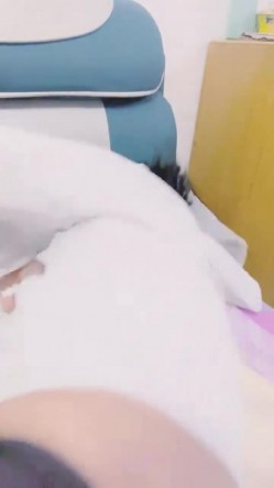 重磅核弹！美女【拉闺蜜下海】高颜值少妇，御姐风骚正当时，家中跟几个男人来回操，无套内射好精彩！ 截图2