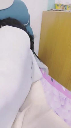 重磅核弹！美女【拉闺蜜下海】高颜值少妇，御姐风骚正当时，家中跟几个男人来回操，无套内射好精彩！ 截图5