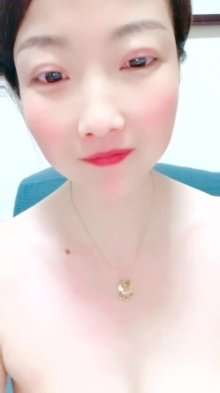 县城的极品小少妇，【小河弯弯】，户外尿尿~道具自慰~无套啪啪~内射口爆吞精 截图13