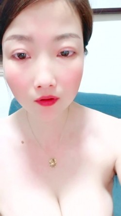 县城的极品小少妇，【小河弯弯】，户外尿尿~道具自慰~无套啪啪~内射口爆吞精 截图14