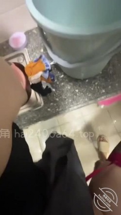 【海角原创】继父射完到我射，在继父隔壁内射骚妈 截图8