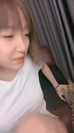 颜值区下海短发美女！满背漂亮纹身！小尺度秀一下，脱光光细腰美乳，随着音乐扭腰摆臀 截图1