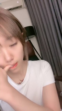 颜值区下海短发美女！满背漂亮纹身！小尺度秀一下，脱光光细腰美乳，随着音乐扭腰摆臀 截图5