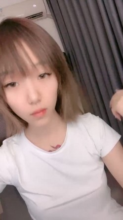 颜值区下海短发美女！满背漂亮纹身！小尺度秀一下，脱光光细腰美乳，随着音乐扭腰摆臀 截图7