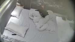 酒店偷拍高校眼镜婊班花被小伙追到手周末带出来操穴 干了几次 截图3