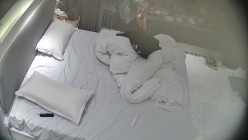 酒店偷拍高校眼镜婊班花被小伙追到手周末带出来操穴 干了几次 截图4
