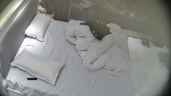 酒店偷拍高校眼镜婊班花被小伙追到手周末带出来操穴 干了几次 截图5