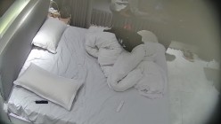 酒店偷拍高校眼镜婊班花被小伙追到手周末带出来操穴 干了几次 截图6