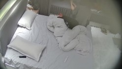 酒店偷拍高校眼镜婊班花被小伙追到手周末带出来操穴 干了几次 截图9