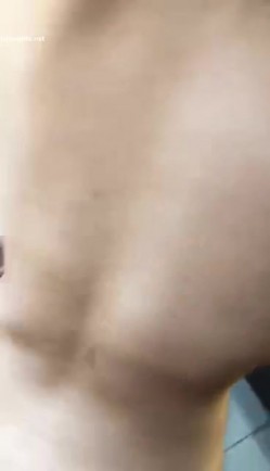露脸才是王道！重点大学大奶女神级别清纯校花【李X娅】与男友露脸各种性爱自拍流出~已调教成纯纯的骚母狗了 截图13
