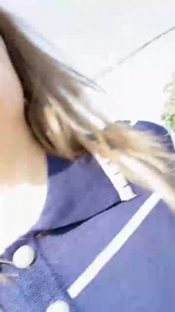 绿播下海【依依不舍啊哈】户外露出 故意沟搭老大爷吃鸡啪啪 截图12