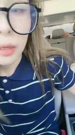 绿播下海【依依不舍啊哈】户外露出 故意沟搭老大爷吃鸡啪啪 截图13