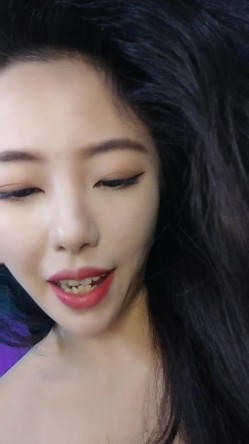 长发尤物依旧妩媚动人，黑丝大长腿钢管舞女郎特写白虎穴音乐舞动淫穴 截图10