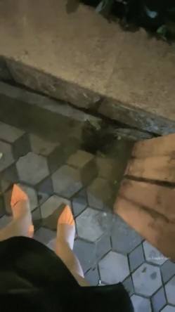 户外露出，真实刺激！~【你的户外小淫妇】，商场公园地摊 截图3