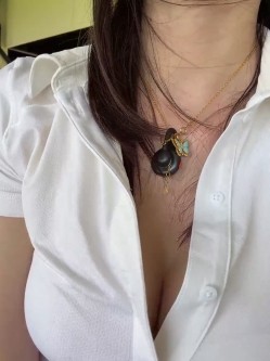 极品御姐女神、户外反差露出婊子「xigua2002」《高尔夫球场骚诱车震》大白天打高尔夫丝袜骚诱，后上车被无套一顿猛肏骚穴 截图2