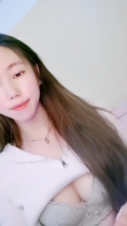 绿播转黄！【大四学妹兼职】校花牛仔裤，雪白大屁股 舞蹈专业 身材不错，皮肤白 截图1