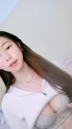 绿播转黄！【大四学妹兼职】校花牛仔裤，雪白大屁股 舞蹈专业 身材不错，皮肤白 截图3
