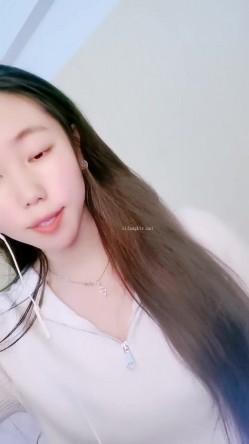 绿播转黄！【大四学妹兼职】校花牛仔裤，雪白大屁股 舞蹈专业 身材不错，皮肤白 截图6