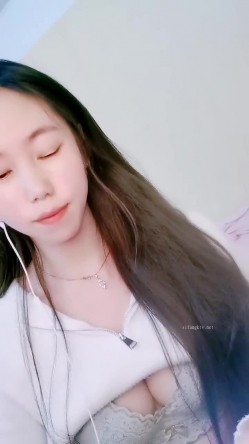 绿播转黄！【大四学妹兼职】校花牛仔裤，雪白大屁股 舞蹈专业 身材不错，皮肤白 截图7
