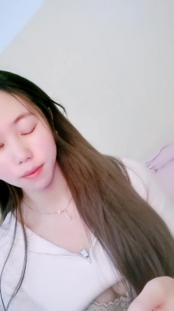 绿播转黄！【大四学妹兼职】校花牛仔裤，雪白大屁股 舞蹈专业 身材不错，皮肤白 截图9