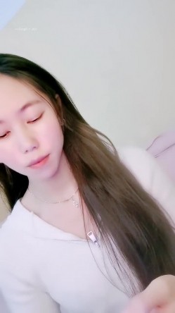 绿播转黄！【大四学妹兼职】校花牛仔裤，雪白大屁股 舞蹈专业 身材不错，皮肤白 截图11