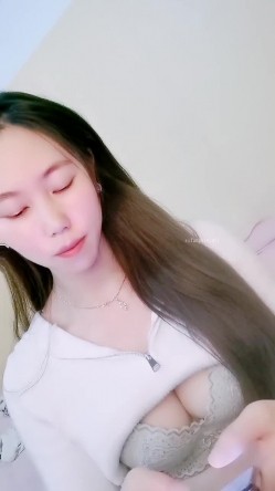 绿播转黄！【大四学妹兼职】校花牛仔裤，雪白大屁股 舞蹈专业 身材不错，皮肤白 截图12