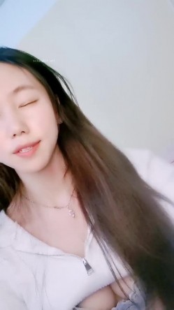 绿播转黄！【大四学妹兼职】校花牛仔裤，雪白大屁股 舞蹈专业 身材不错，皮肤白 截图14
