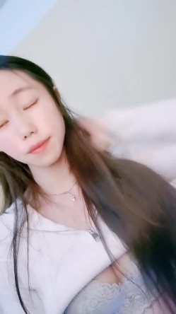 绿播转黄！【大四学妹兼职】校花牛仔裤，雪白大屁股 舞蹈专业 身材不错，皮肤白 截图15