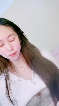 绿播转黄！【大四学妹兼职】校花牛仔裤，雪白大屁股 舞蹈专业 身材不错，皮肤白 截图16
