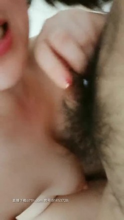 后妈好骚包臀短裙制服诱惑，经不起勾搭摸她屁股玩她奶子厨房里给口交，床上激情抽插浪荡呻吟奶子乱晃好刺激 截图14