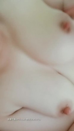 后妈好骚包臀短裙制服诱惑，经不起勾搭摸她屁股玩她奶子厨房里给口交，床上激情抽插浪荡呻吟奶子乱晃好刺激 截图15