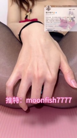 推特新人极品长腿苗条烧婊子【橙子橙子】VIP福利私拍，扩肛道具疯狂紫薇高潮抽搐喷水原版无转码 截图10