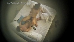 酒店偷拍 年轻情侣就是体力好除了吃饭睡觉就一直腻歪啪啪男友还拿手机拍照留念 截图1