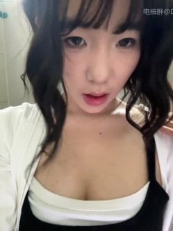 ️极品反差甜妹【lucy2027】表情非常可爱的学生妹趁着没人在教室和厕所自慰 截图1