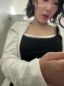 ️极品反差甜妹【lucy2027】表情非常可爱的学生妹趁着没人在教室和厕所自慰 截图4