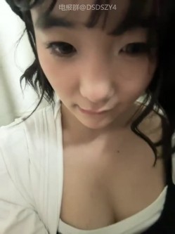 ️极品反差甜妹【lucy2027】表情非常可爱的学生妹趁着没人在教室和厕所自慰 截图7