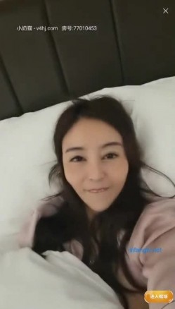 郑州阿姨~性感风骚【千年的狐狸】酒店 寂寞的夜晚唯有自慰，裸聊勾引小伙子们来干她，跟网友们讲解女人高潮的反应，风韵呀！ 截图14