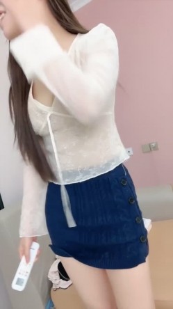 蜜桃臀女神【骚屁屁】被教练颜射口爆内射 ️简直太爽了 截图2