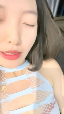 大二校花女神，【清纯学妹啦】，下午场的电影，没有别人包场了，逼里塞跳蛋，喜欢这种刺激的感觉 截图12