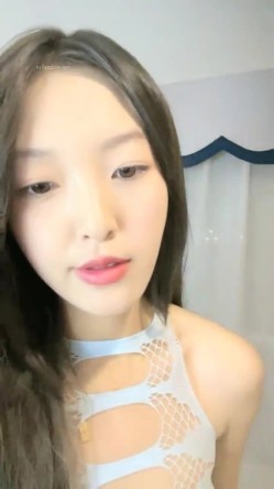 大二校花女神，【清纯学妹啦】，下午场的电影，没有别人包场了，逼里塞跳蛋，喜欢这种刺激的感觉 截图13