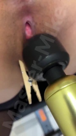 真枪实弹折磨女奴！推特重度虐女金主【迈克大师】饲养多位性奴开发私拍，操够了各种花样 截图14