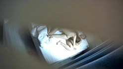 安防酒店摄像头偷拍细腰蜜桃臀妹子主动给男友撸鸡巴被各种姿势操 截图9