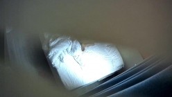 安防酒店摄像头偷拍细腰蜜桃臀妹子主动给男友撸鸡巴被各种姿势操 截图12