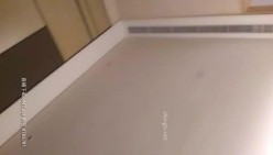牛仔裤的长腿高挑模特儿 身材比例真好 被抱起来操的姿势太爽了 在沙发上翻云覆雨暴力干她 这钱花得很值 截图4