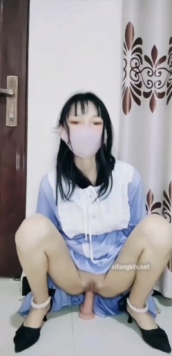 出道即巅峰新人露脸推特顶B王，人瘦奶大小魔女【蒂米】定制私拍，裸舞顶胯，道具紫薇无套啪啪内射 截图3