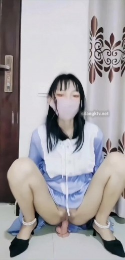 出道即巅峰新人露脸推特顶B王，人瘦奶大小魔女【蒂米】定制私拍，裸舞顶胯，道具紫薇无套啪啪内射 截图7