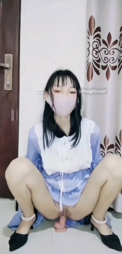 出道即巅峰新人露脸推特顶B王，人瘦奶大小魔女【蒂米】定制私拍，裸舞顶胯，道具紫薇无套啪啪内射 截图8