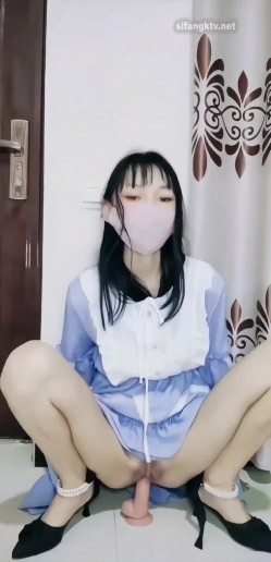 出道即巅峰新人露脸推特顶B王，人瘦奶大小魔女【蒂米】定制私拍，裸舞顶胯，道具紫薇无套啪啪内射 截图12