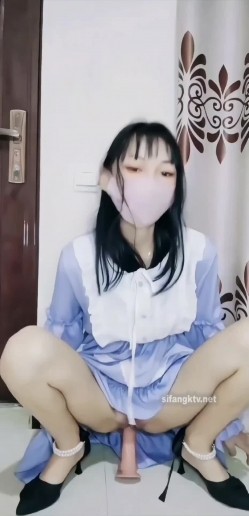 出道即巅峰新人露脸推特顶B王，人瘦奶大小魔女【蒂米】定制私拍，裸舞顶胯，道具紫薇无套啪啪内射 截图16