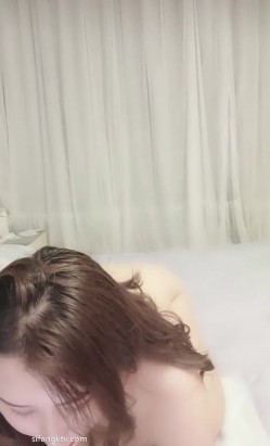 爆乳美女【若水】明星颜值抠逼舔奶自慰超级性感，‘我的绝活就是睡大哥，可惜没有 哈哈哈’ 洗奶奶给观众看！ 截图16
